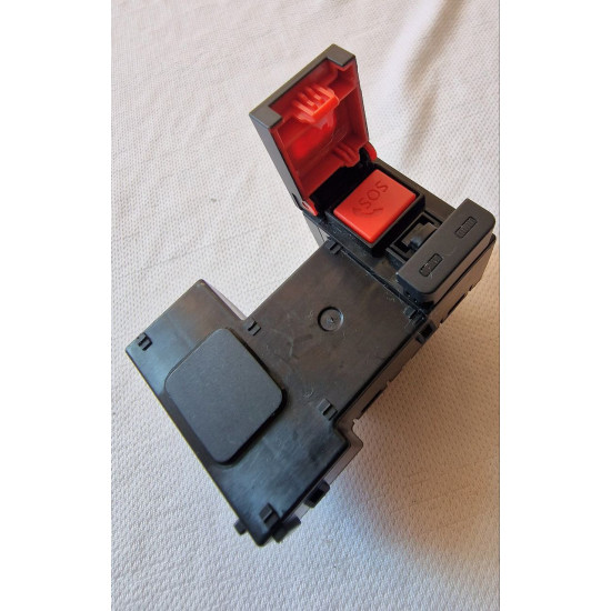 Панель аварийного выключателя SOS для Nissan Juke MK2 F16 2024 года выпуска  OEM 253B03215R